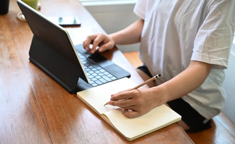 オンラインで交流する様子